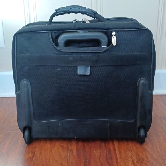 Foray Rolling Laptop/Computer/Pilot/Flight Travel Bag. Multiple Partitions - Picture 5 of 16